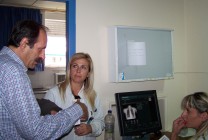 2010/10/20: Ο Β. Χατζηλάμπρου με συναδέλφους του στο Ακτινολογικό Τμήμα του νοσοκομείου Μεσολογγίου.